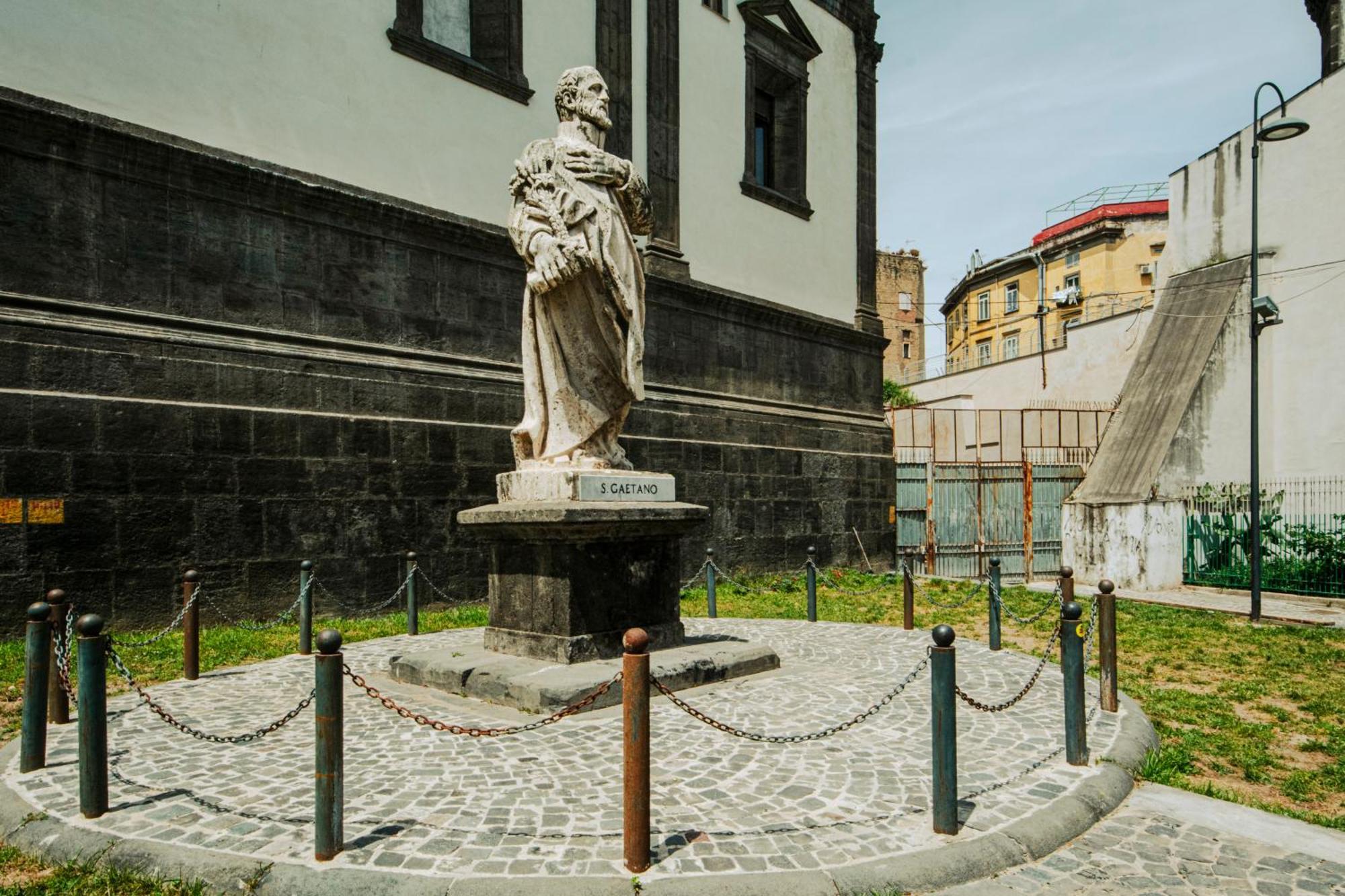 Отель La Reggia Della Duchesca Неаполь Экстерьер фото